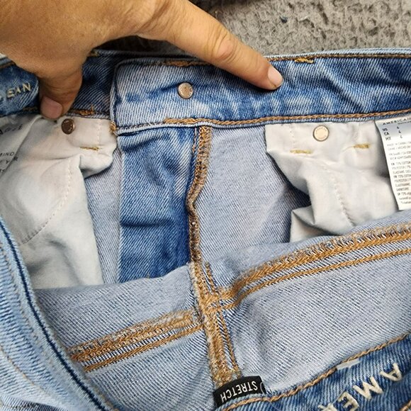 American Eagle Outfitters Jeans Womens 4 Light Wash Stretch Mid Rise Mom - Picture 10 of 13
